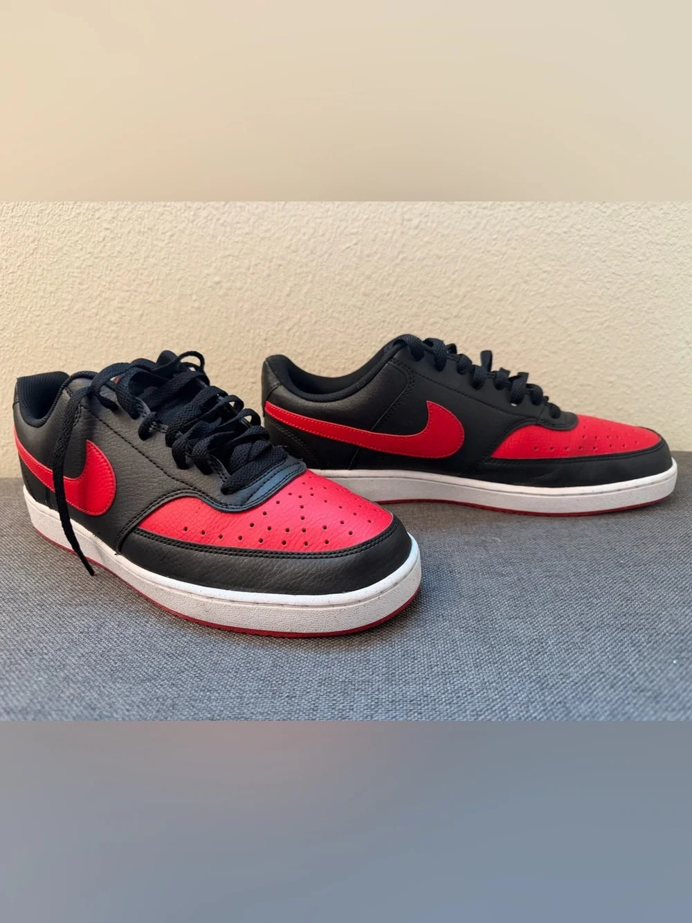 Nike Low-Top Sneakers — Black and Red
